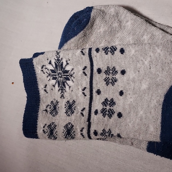 Socks Set of 4 Mermaid Snowflakes Doggie Reindeer Designs - Picture 4 of 7